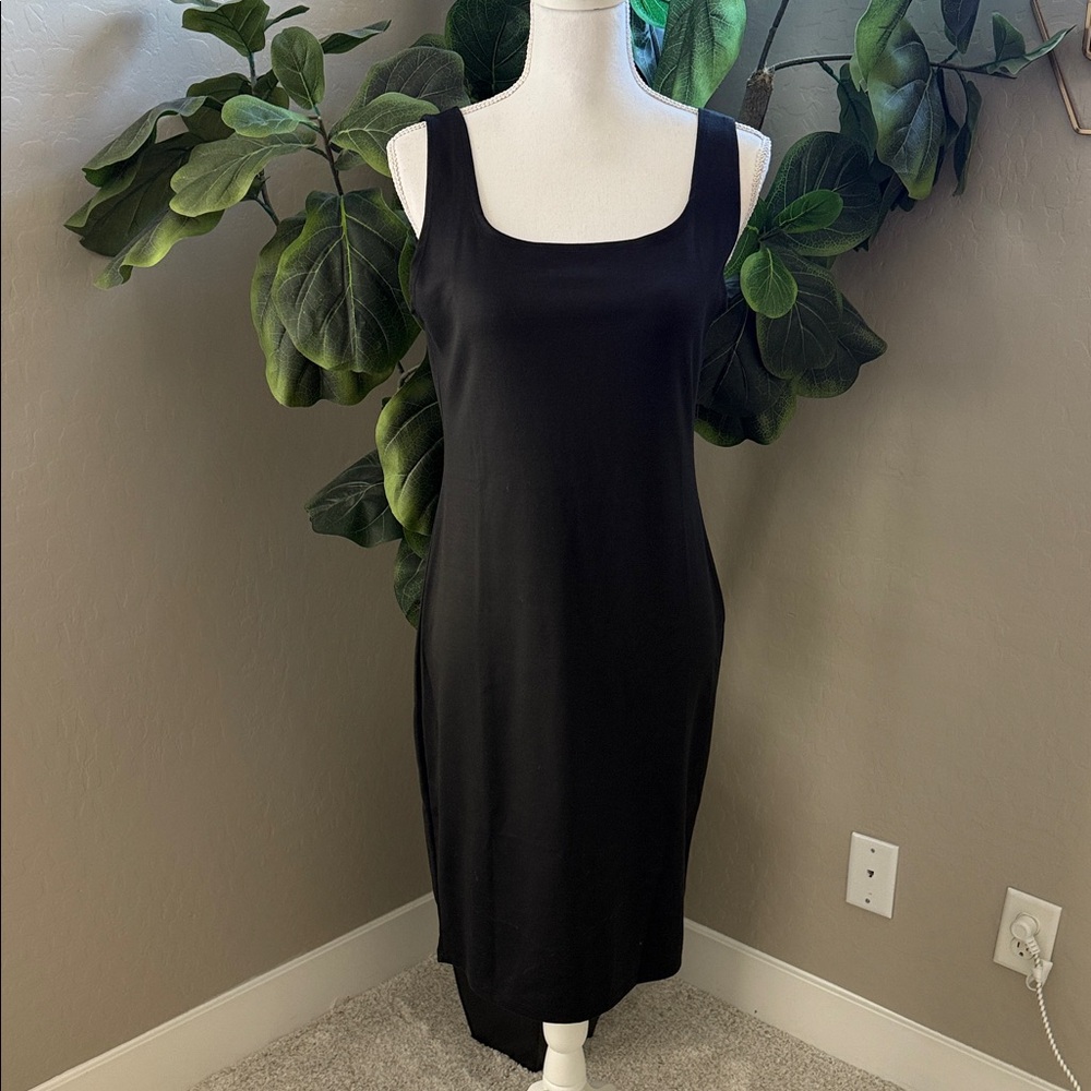 Black Sleeveless Fitted Dress